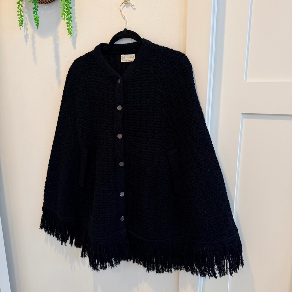 Vintage Bams Knits San Francisco 100%Acrilan Black Fringe Women's Knit Cape Coat - Picture 2 of 7